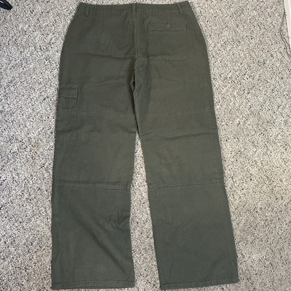 Army Green Women’s Cargo Pants NWOT - Picture 5 of 9